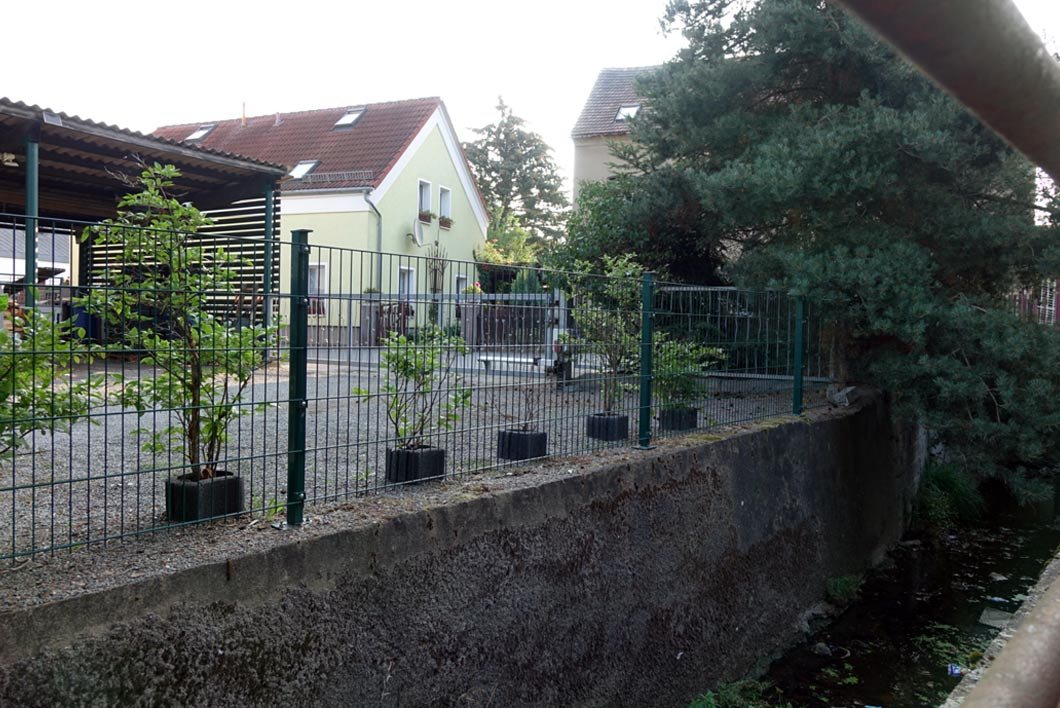 Zaunanlage mit Gittermatten